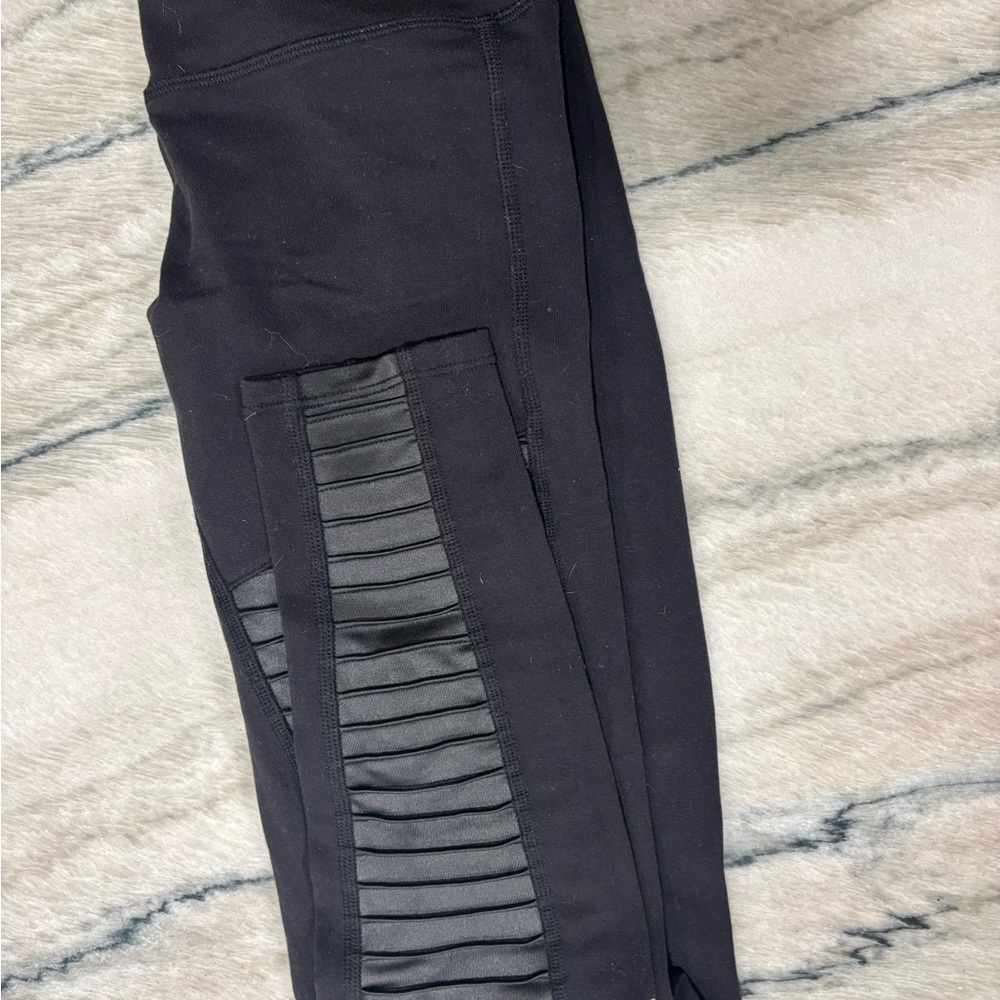 ALO Yoga Black Leggings with Ribbed Detail